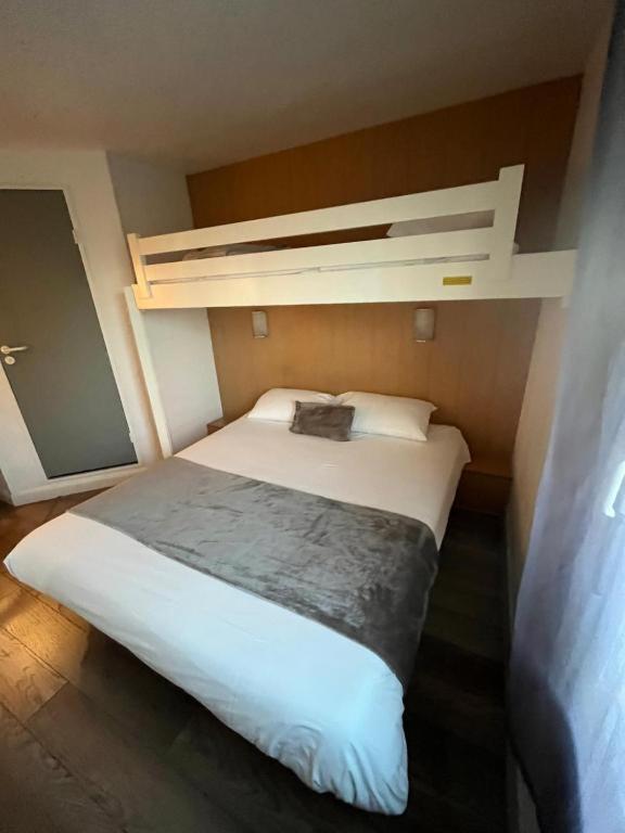 Brit Hotel Essentiel Pau Лескар Екстер'єр фото