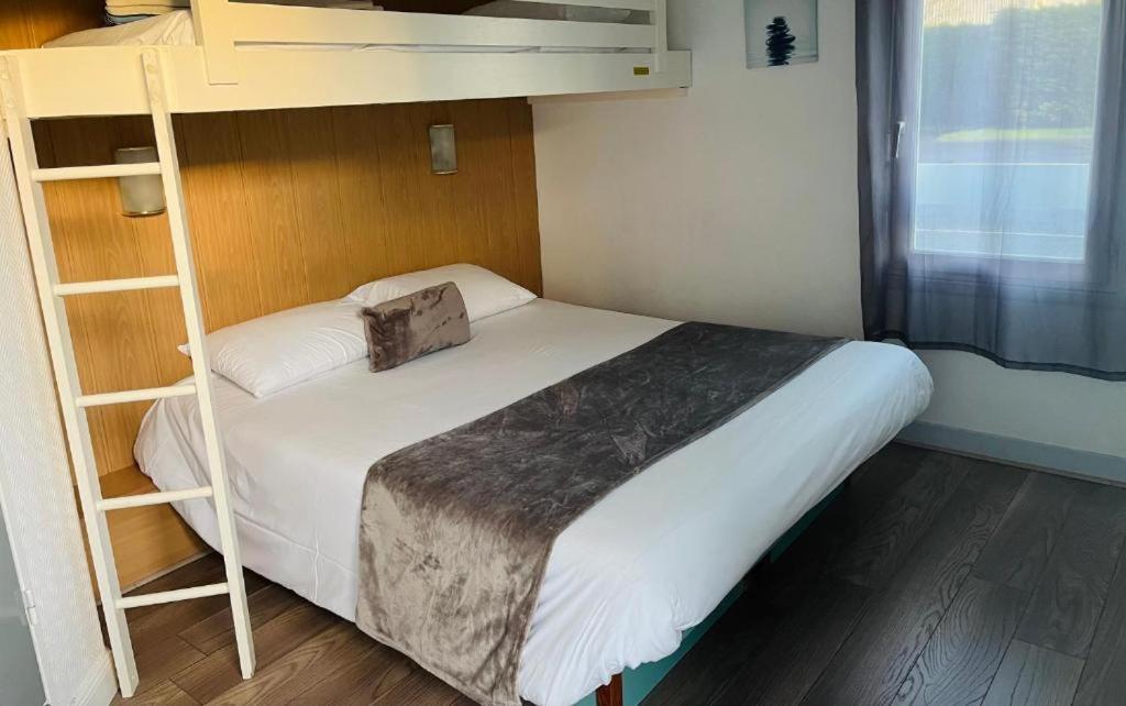 Brit Hotel Essentiel Pau Лескар Екстер'єр фото