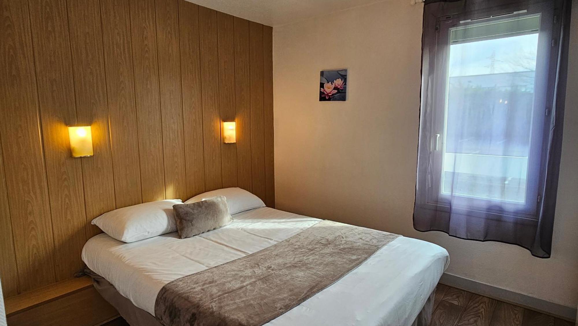 Brit Hotel Essentiel Pau Лескар Екстер'єр фото