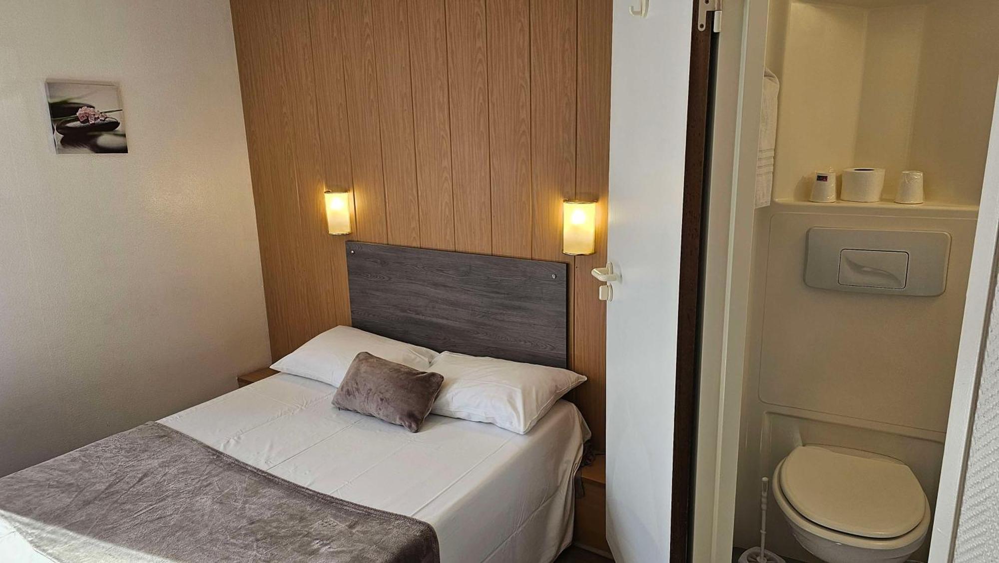 Brit Hotel Essentiel Pau Лескар Екстер'єр фото