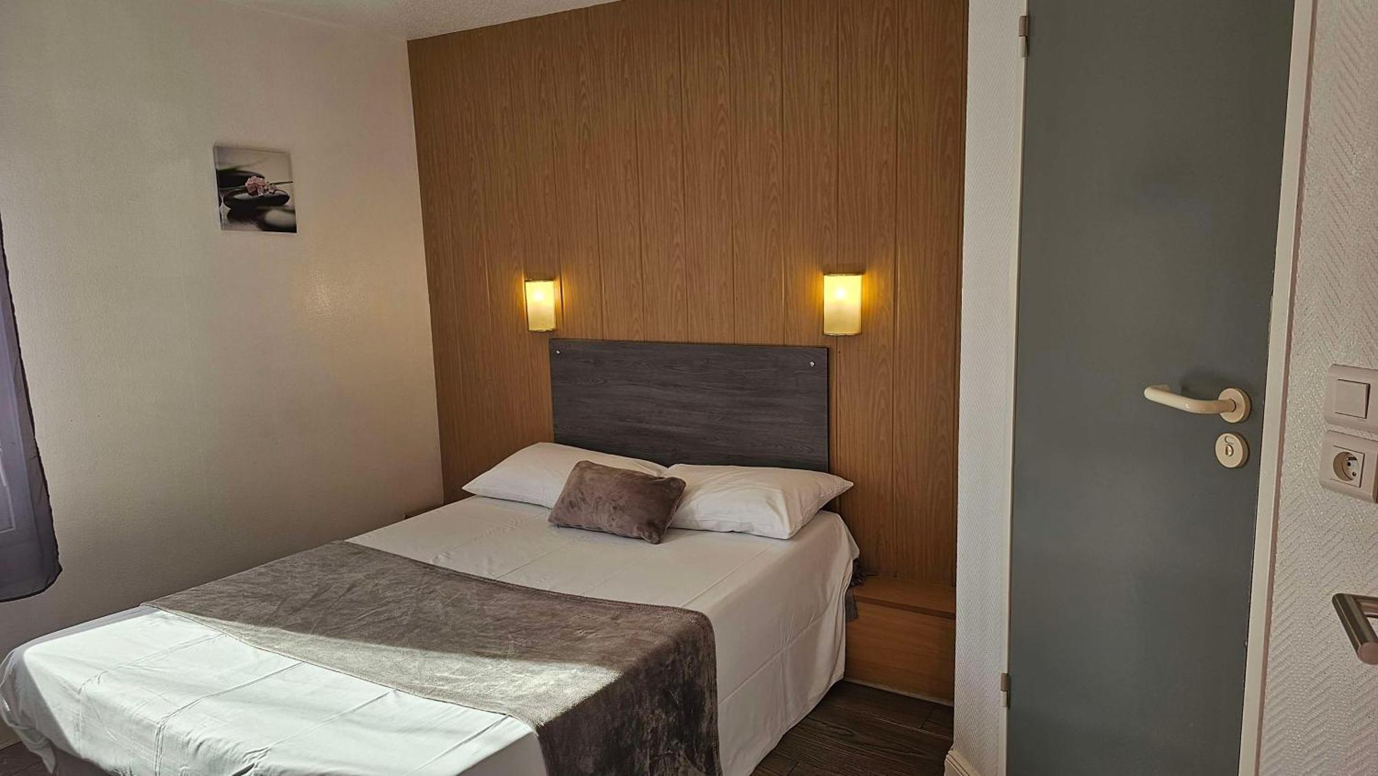 Brit Hotel Essentiel Pau Лескар Екстер'єр фото