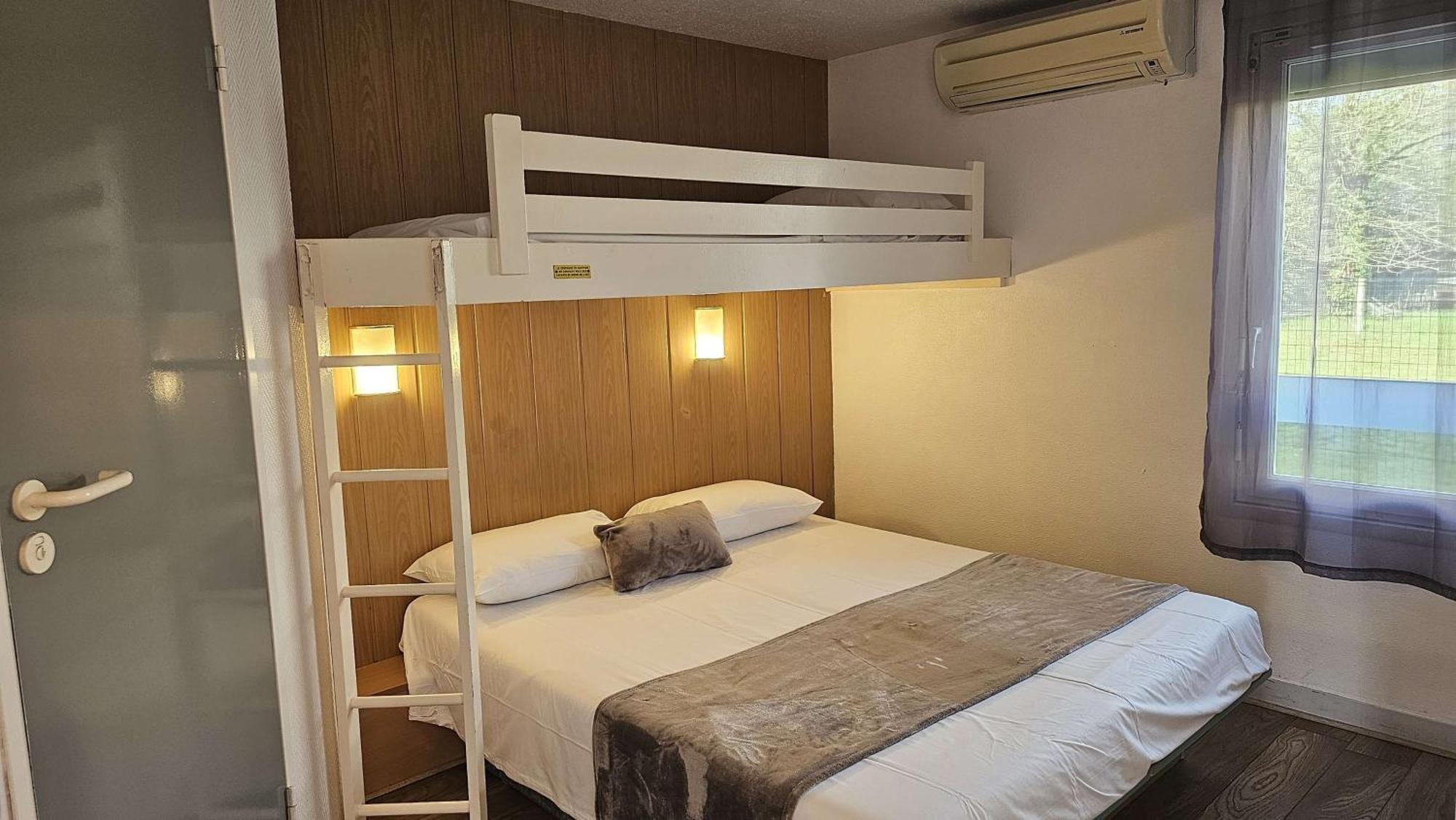 Brit Hotel Essentiel Pau Лескар Екстер'єр фото