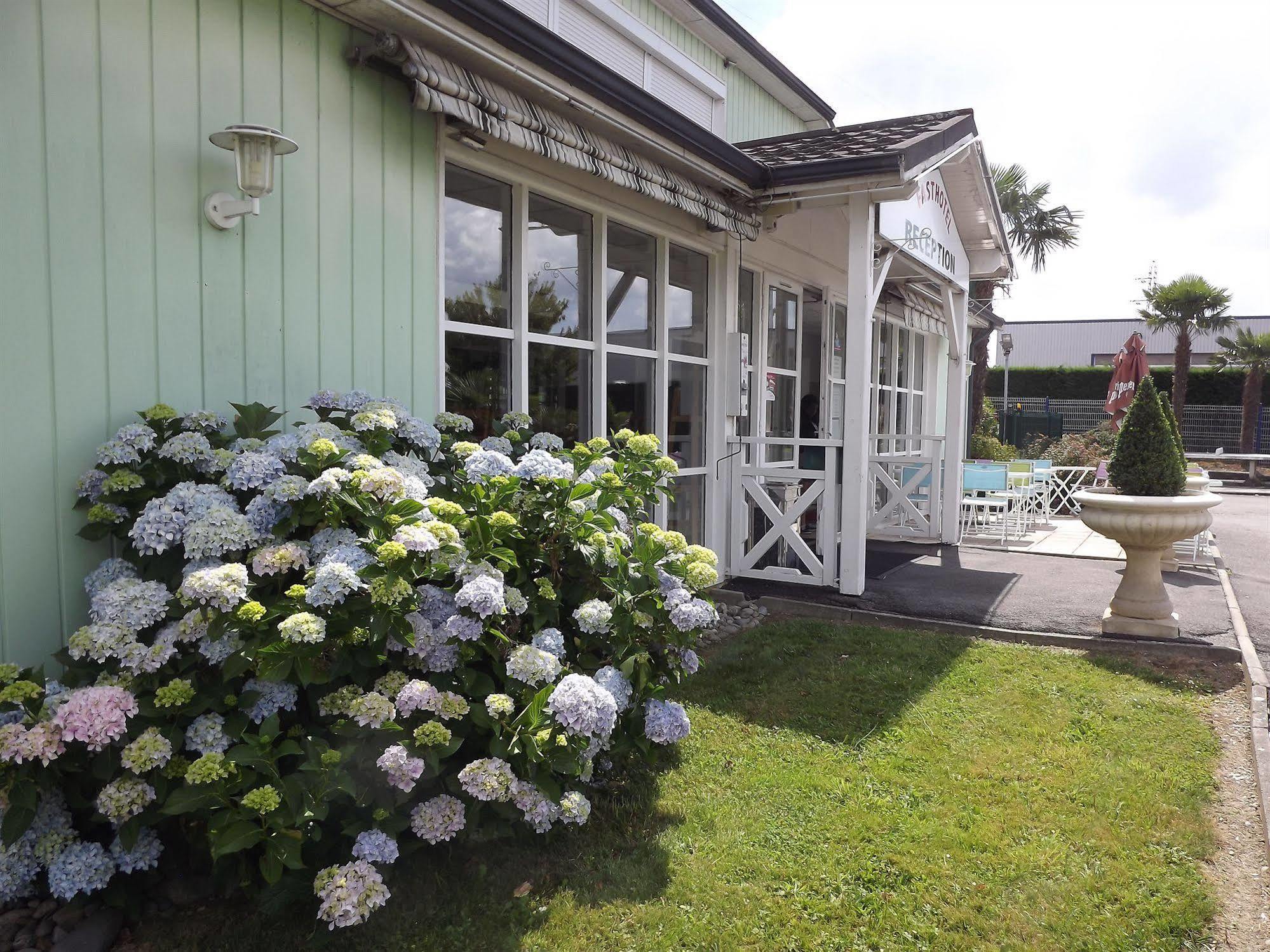 Brit Hotel Essentiel Pau Лескар Екстер'єр фото