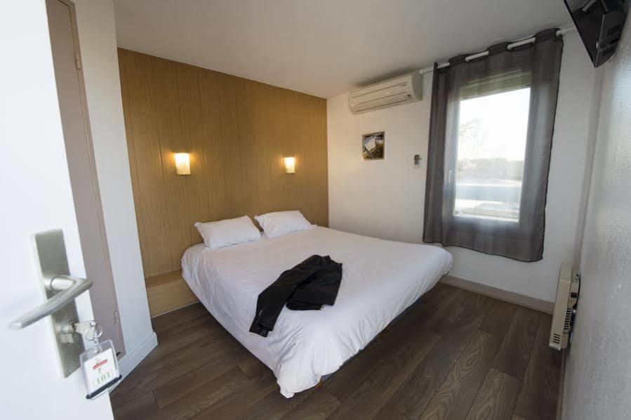 Brit Hotel Essentiel Pau Лескар Екстер'єр фото